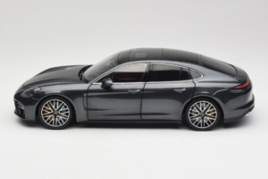 Porsche Panamera 971 Turbo S Grey Metallic Minichamps 1:18 113061073 Metall - pilt 4/8