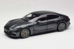 Porsche Panamera 971 Turbo S Grey Metallic Minichamps 1:18 113061073 Metall