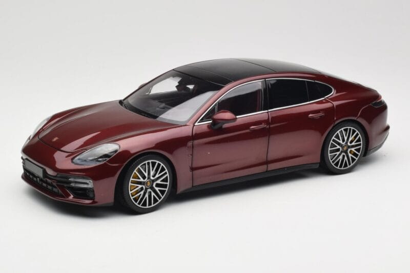 Porsche Panamera 971 Turbo S Punane Metallic Minichamps 1:18 113061077 Metall