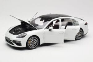 Porsche Panamera 971 Turbo S Valge Metallic Minichamps 1:18 113061074 Metall - pilt 2/8