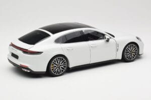 Porsche Panamera 971 Turbo S Valge Metallic Minichamps 1:18 113061074 Metall - pilt 3/8