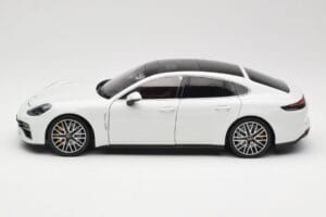 Porsche Panamera 971 Turbo S Valge Metallic Minichamps 1:18 113061074 Metall - pilt 4/8