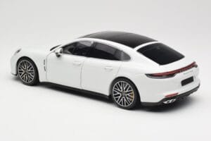 Porsche Panamera 971 Turbo S Valge Metallic Minichamps 1:18 113061074 Metall - pilt 7/8