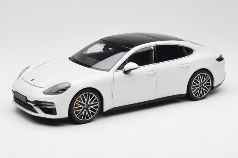 Porsche Panamera 971 Turbo S Valge Metallic Minichamps 1:18 113061074 Metall
