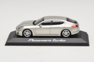 Porsche Panamera 970 Turbo Hõbe Minichamps 1:43 WAP02000519 Metall