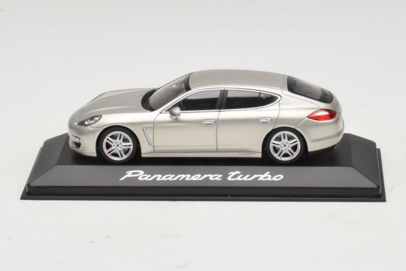 Porsche Panamera 970 Turbo Hõbe Minichamps 1:43 WAP02000519 Metall