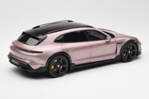 Porsche Taycan Turbo S Cross Turismo Metallik Roosa GT Spirit 1:18 GT440 Vaik - pilt 2/6