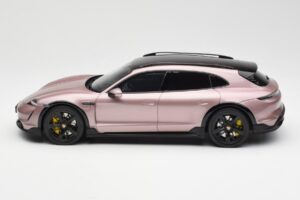 Porsche Taycan Turbo S Cross Turismo Metallik Roosa GT Spirit 1:18 GT440 Vaik - pilt 3/6