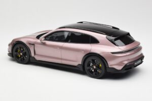 Porsche Taycan Turbo S Cross Turismo Metallik Roosa GT Spirit 1:18 GT440 Vaik - pilt 5/6