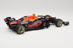 Red Bull Racing Honda RB16B #11 S. Perez Mexican GP 2021 Minichamps 1:18 110211911 Metall - pilt 2/6