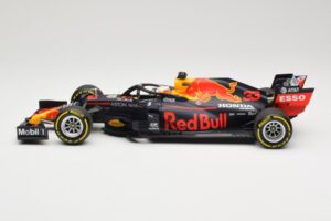 Red Bull Racing RB16 #33 M. Verstappen Winner 70th Anniversary GP 2020 Minichamps 1:18 110200533 Metall - pilt 3/6