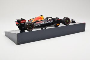 Red Bull Racing RB18 #1 M. Verstappen Winner Austin GP 2022 Minichamps 1:18 113222901 Metall - pilt 3/6