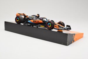 Red Bull Racing RB18 #1 M. Verstappen Winner Austin GP 2022 Minichamps 1:18 113222901 Metall - pilt 4/6