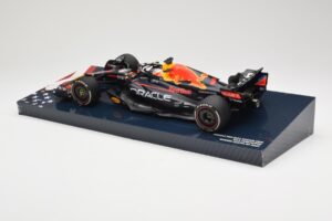 Red Bull Racing RB18 #1 M. Verstappen Winner Austin GP 2022 Minichamps 1:18 113222901 Metall - pilt 5/6