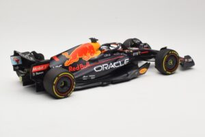 Red Bull Racing RB18 #1 M. Verstappen Winner Miami GP 2022 Minichamps 1:18 110220501 Metall - pilt 2/6