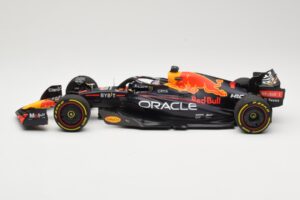 Red Bull Racing RB18 #1 M. Verstappen Winner Miami GP 2022 Minichamps 1:18 110220501 Metall - pilt 3/6
