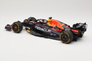 Red Bull Racing RB18 #1 M. Verstappen Winner Miami GP 2022 Minichamps 1:18 110220501 Metall - pilt 5/6