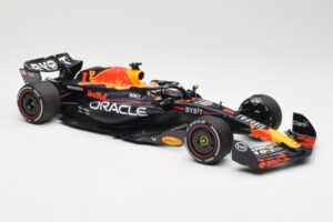 Red Bull Racing RB19 #1 M. Verstappen Winner Spanish GP 2023 Minichamps 1:18 110230801 Metall - pilt 4/6