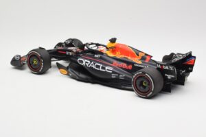 Red Bull Racing RB19 #1 M. Verstappen Winner Spanish GP 2023 Minichamps 1:18 110230801 Metall - pilt 5/6