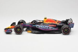 Red Bull Racing RB19 #11 S. Perez 2nd Place Miami GP 2023 Minichamps 1:18 110230511 Metall - pilt 3/6