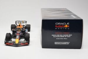 Red Bull Racing RB19 #11 S. Perez 2nd Place Miami GP 2023 Minichamps 1:18 110230511 Metall - pilt 6/6