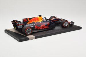 Red Bull Racing Tag Heuer RB13 #3 D. Ricciardo 3rd Place Malaysian GP 2017 Minichamps 1:18 117171503 Metall - pilt 3/6