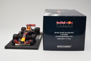 Red Bull Racing Tag Heuer RB13 #3 D. Ricciardo 3rd Place Malaysian GP 2017 Minichamps 1:18 117171503 Metall - pilt 6/6