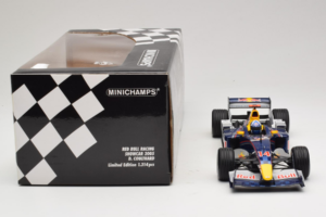 Red Bull RB1 Cosworth #14 D. Coulthard Red Bull Racing Showcar 2005 Minichamps 1:18 100050014 Metall - pilt 6/6