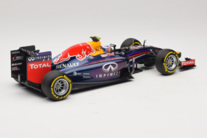 Red Bull RB10 Renault #3 D. Ricciardo Infiniti Red Bull Racing Showcar 2014 Minichamps 1:18 110140003 Metall - pilt 2/6