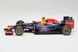 Red Bull RB10 Renault #3 D. Ricciardo Infiniti Red Bull Racing Showcar 2014 Minichamps 1:18 110140003 Metall - pilt 3/6