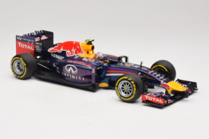 Red Bull RB10 Renault #3 D. Ricciardo Infiniti Red Bull Racing Showcar 2014 Minichamps 1:18 110140003 Metall - pilt 4/6