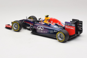 Red Bull RB10 Renault #3 D. Ricciardo Infiniti Red Bull Racing Showcar 2014 Minichamps 1:18 110140003 Metall - pilt 5/6