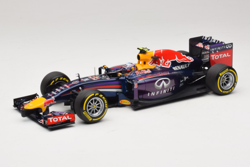 Red Bull RB10 Renault #3 D. Ricciardo Infiniti Red Bull Racing Showcar 2014 Minichamps 1:18 110140003 Metall