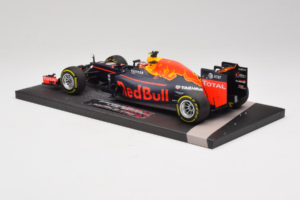 Red Bull RB12 Tag Heuer #26 D. Kvyat Red Bull Racing Showcar 2016 Minichamps 1:18 117160026 Vaik - pilt 5/7