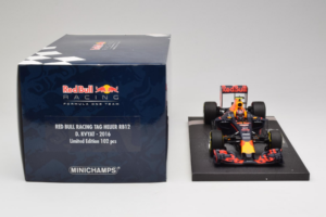 Red Bull RB12 Tag Heuer #26 D. Kvyat Red Bull Racing Showcar 2016 Minichamps 1:18 117160026 Vaik - pilt 6/7