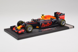 Red Bull RB12 Tag Heuer #26 D. Kvyat Red Bull Racing Showcar 2016 Minichamps 1:18 117160026 Vaik - pilt 2/7