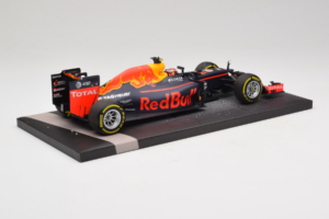 Red Bull RB12 Tag Heuer #26 D. Kvyat Red Bull Racing Showcar 2016 Minichamps 1:18 117160026 Vaik - pilt 3/7
