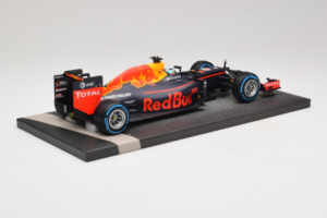 Red Bull RB12 Tag Heuer #3 D. Ricciardo Red Bull Racing Brazilian Grand Prix 2016 Minichamps 1:18 117161203 Vaik - pilt 3/6