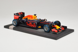 Red Bull RB12 Tag Heuer #3 D. Ricciardo Red Bull Racing Brazilian Grand Prix 2016 Minichamps 1:18 117161203 Vaik - pilt 4/6