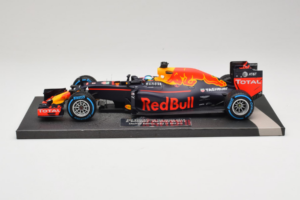 Red Bull RB12 Tag Heuer #3 D. Ricciardo Red Bull Racing Brazilian Grand Prix 2016 Minichamps 1:18 117161203 Vaik