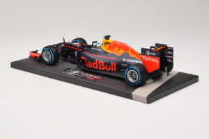 Red Bull RB12 Tag Heuer #3 D. Ricciardo Red Bull Racing Brazilian Grand Prix 2016 Minichamps 1:18 117161203 Vaik - pilt 5/6