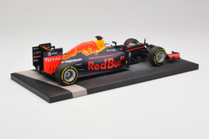 Red Bull RB12 Tag Heuer #3 D. Ricciardo Red Bull Racing Showcar 2016 Minichamps 1:18 117160003 Vaik - pilt 3/7