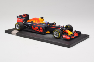 Red Bull RB12 Tag Heuer #3 D. Ricciardo Red Bull Racing Showcar 2016 Minichamps 1:18 117160003 Vaik - pilt 4/7