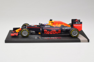 Red Bull RB12 Tag Heuer #3 D. Ricciardo Red Bull Racing Showcar 2016 Minichamps 1:18 117160003 Vaik
