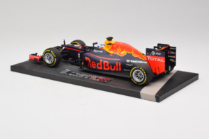 Red Bull RB12 Tag Heuer #3 D. Ricciardo Red Bull Racing Showcar 2016 Minichamps 1:18 117160003 Vaik - pilt 5/7
