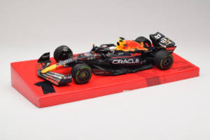 Red Bull RB18 #1 M. Verstappen Oracle Red Bull Racing Japanese Grand Prix Winner World Champion 2022 Minichamps 1:18 11322280 - pilt 2/7