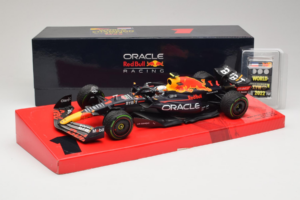 Red Bull RB18 #1 M. Verstappen Oracle Red Bull Racing Japanese Grand Prix Winner World Champion 2022 Minichamps 1:18 11322280 - pilt 7/7