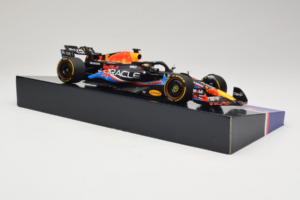 Red Bull RB19 #1 M. Verstappen Oracle Red Bull Racing United States Grand Prix Winner World Champion 2023 Minichamps 1:18 113 - pilt 4/7