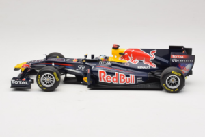 Red Bull RB7 Renault #1 S. Vettel Red Bull Racing Showcar 2011 Minichamps 1:18 110110071-1 Metall - pilt 3/7
