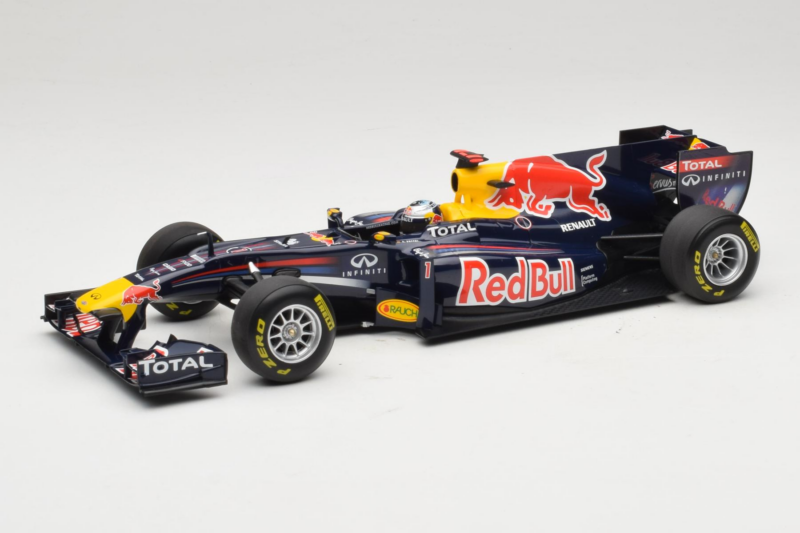 Red Bull RB7 Renault #1 S. Vettel Red Bull Racing Showcar 2011 Minichamps 1:18 110110071-1 Metall